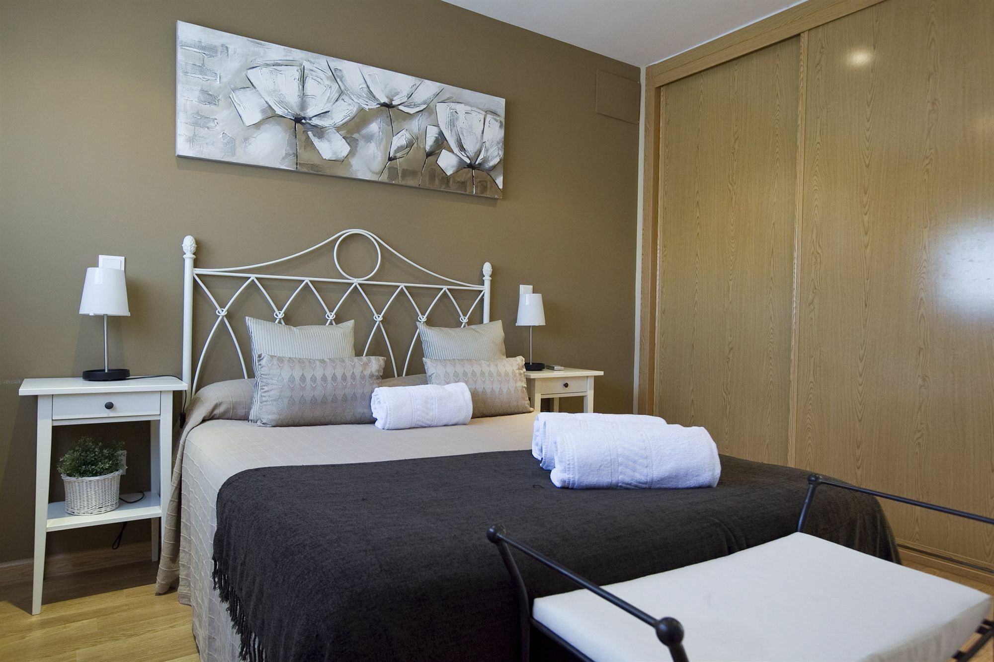 Apartamentos Apr Numancia มาดริด ภายนอก รูปภาพ